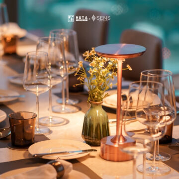 Đèn bàn Horeca: Điểm nhấn ánh sáng cho SENS – Dine & Wine