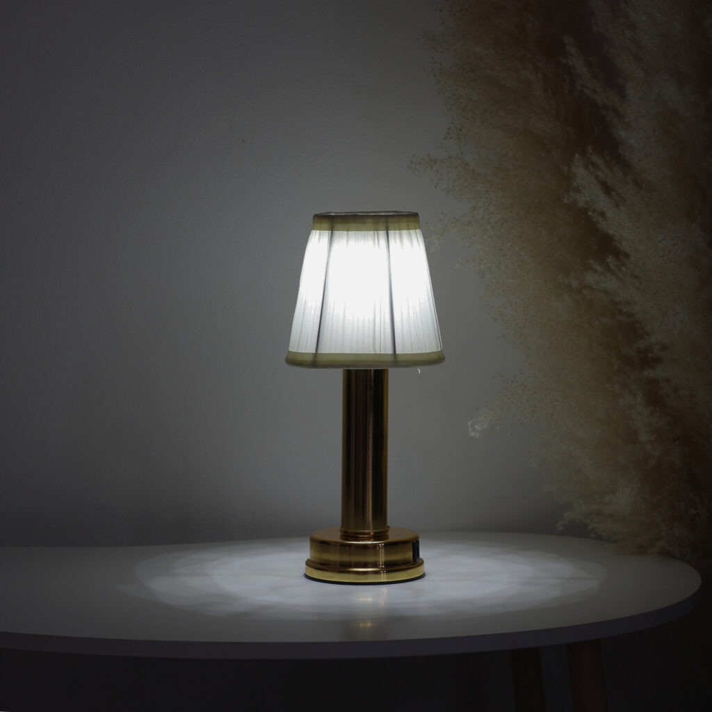 Đèn Bàn Trang Trí Quán Bar HUTA Light For Life Mã RESBED1