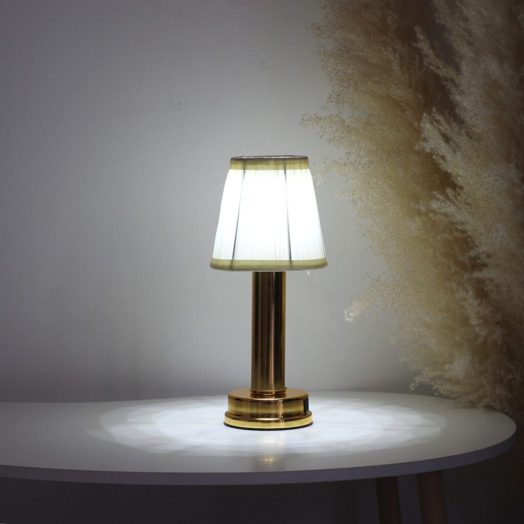 Đèn Bàn Trang Trí Quán Bar HUTA Light For Life Mã RESBED1