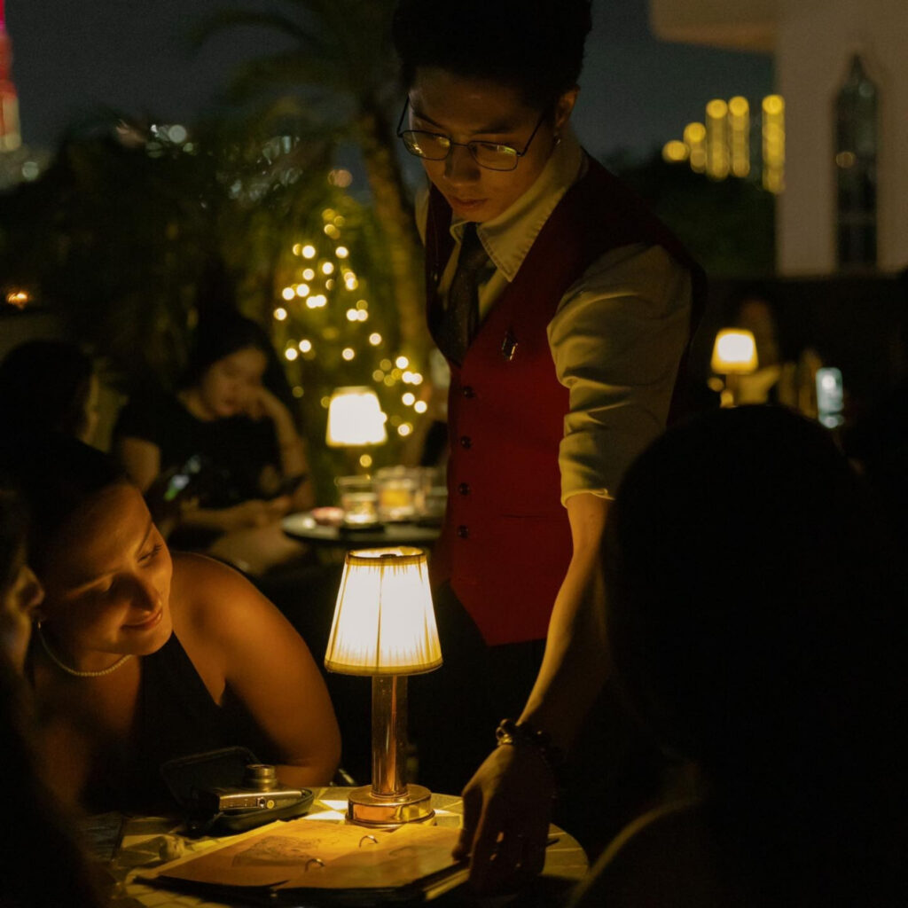 Đèn Bàn Trang Trí Quán Bar HUTA Light For Life Mã RESBED1