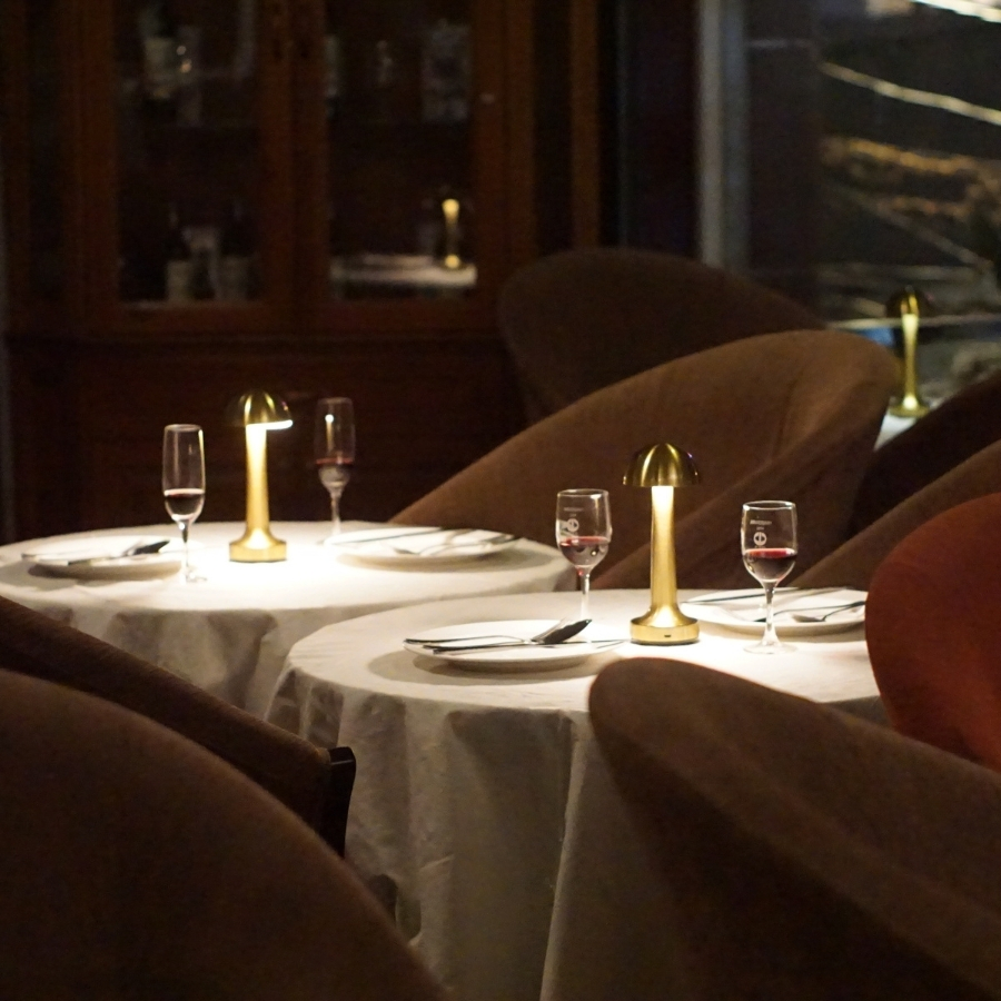 Đèn Bàn Trang Trí Nhà Hàng HUTA Light For Life Mã RESNON