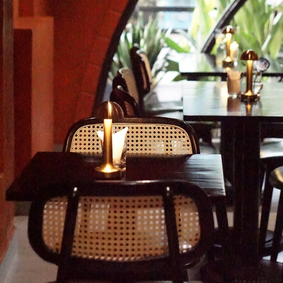 Đèn Bàn Trang Trí Nhà Hàng HUTA Light For Life Mã RESNON