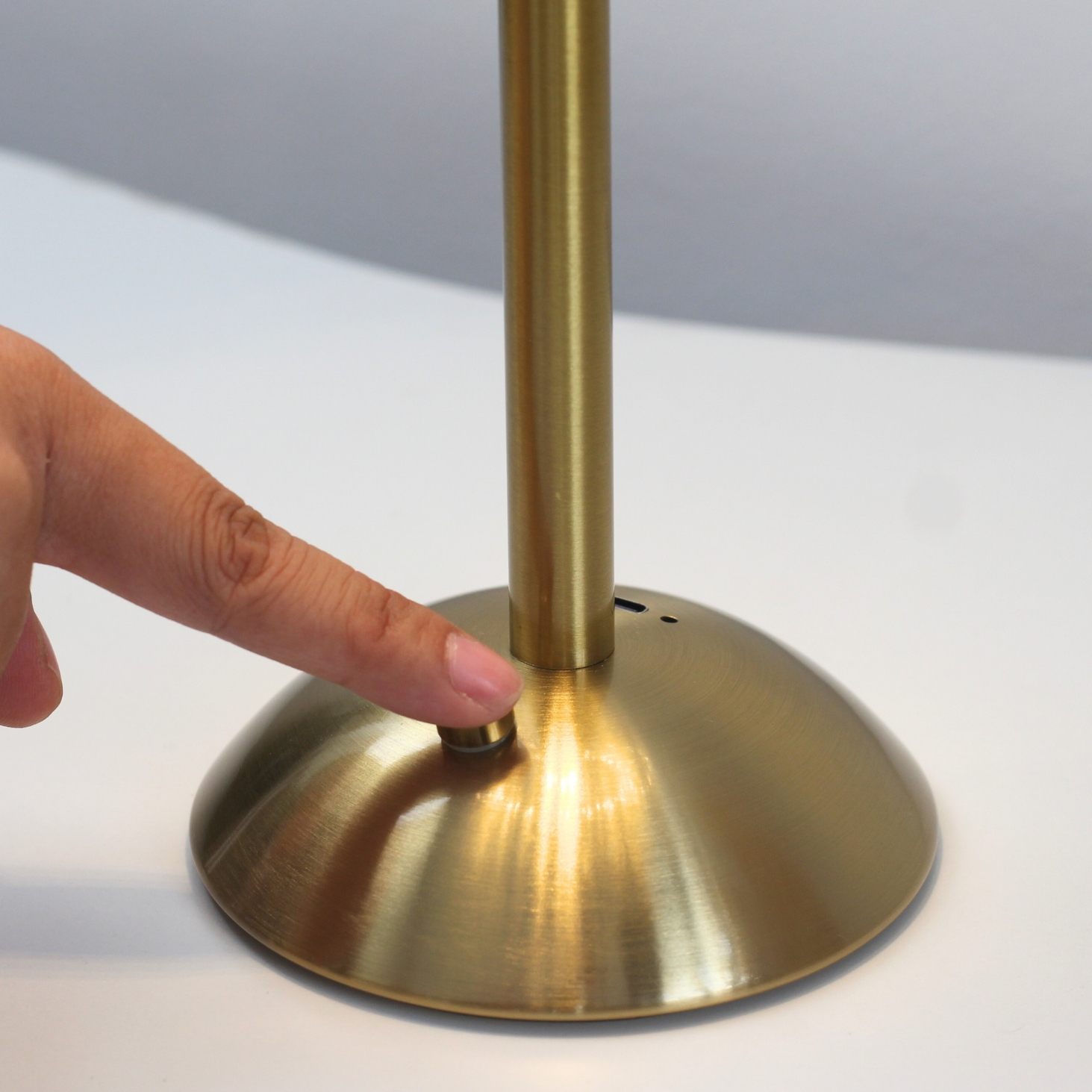 Đèn Bàn Trang Trí Nhà Hàng HUTA Light For Life Mã RESBED3