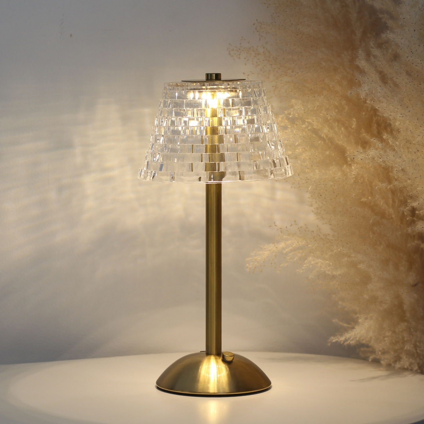 Đèn Bàn Trang Trí Nhà Hàng HUTA Light For Life Mã RESBED3