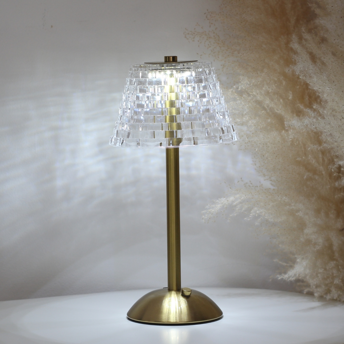 Đèn Bàn Trang Trí Nhà Hàng HUTA Light For Life Mã RESBED3