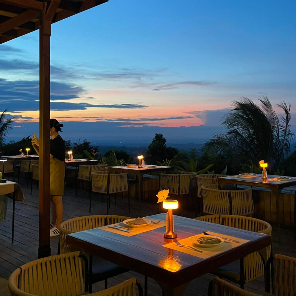 Đèn Bàn Trang Trí Quán Bar Nhà Hàng HUTA Light For Life Mã RESTA