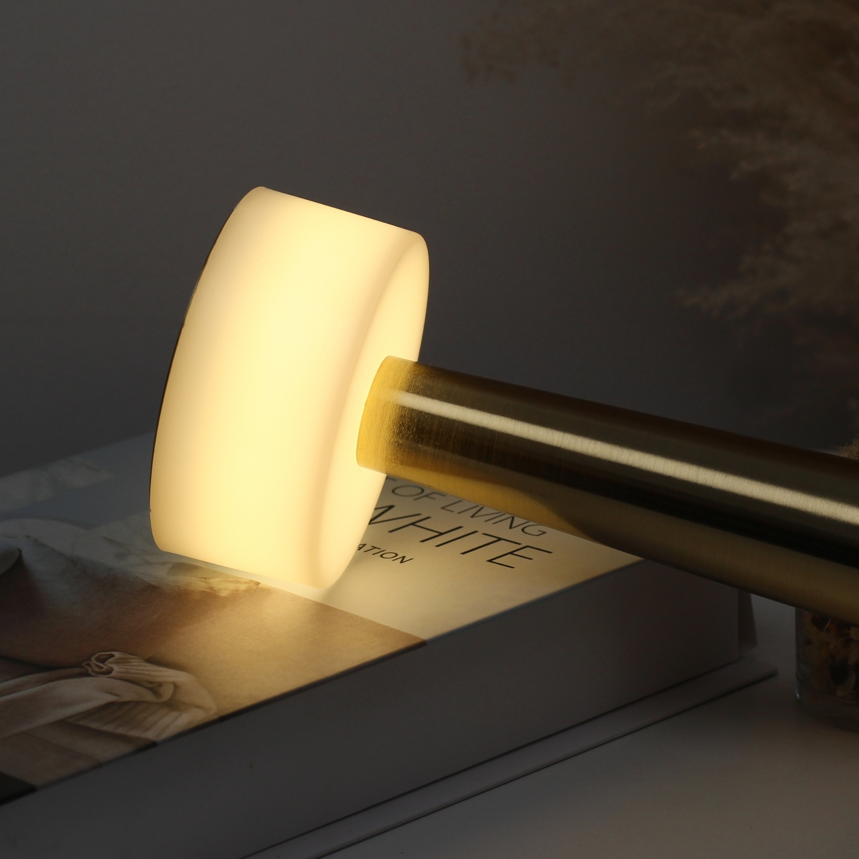 den ban trang tri quan bar nha hang huta light for life ma resta 7 1