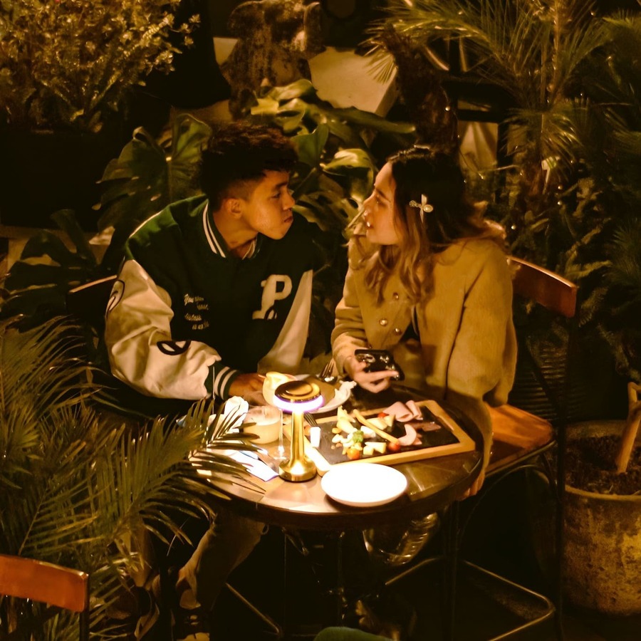 huta light for life cung cap den ban an quan bar botan bar and dine 4