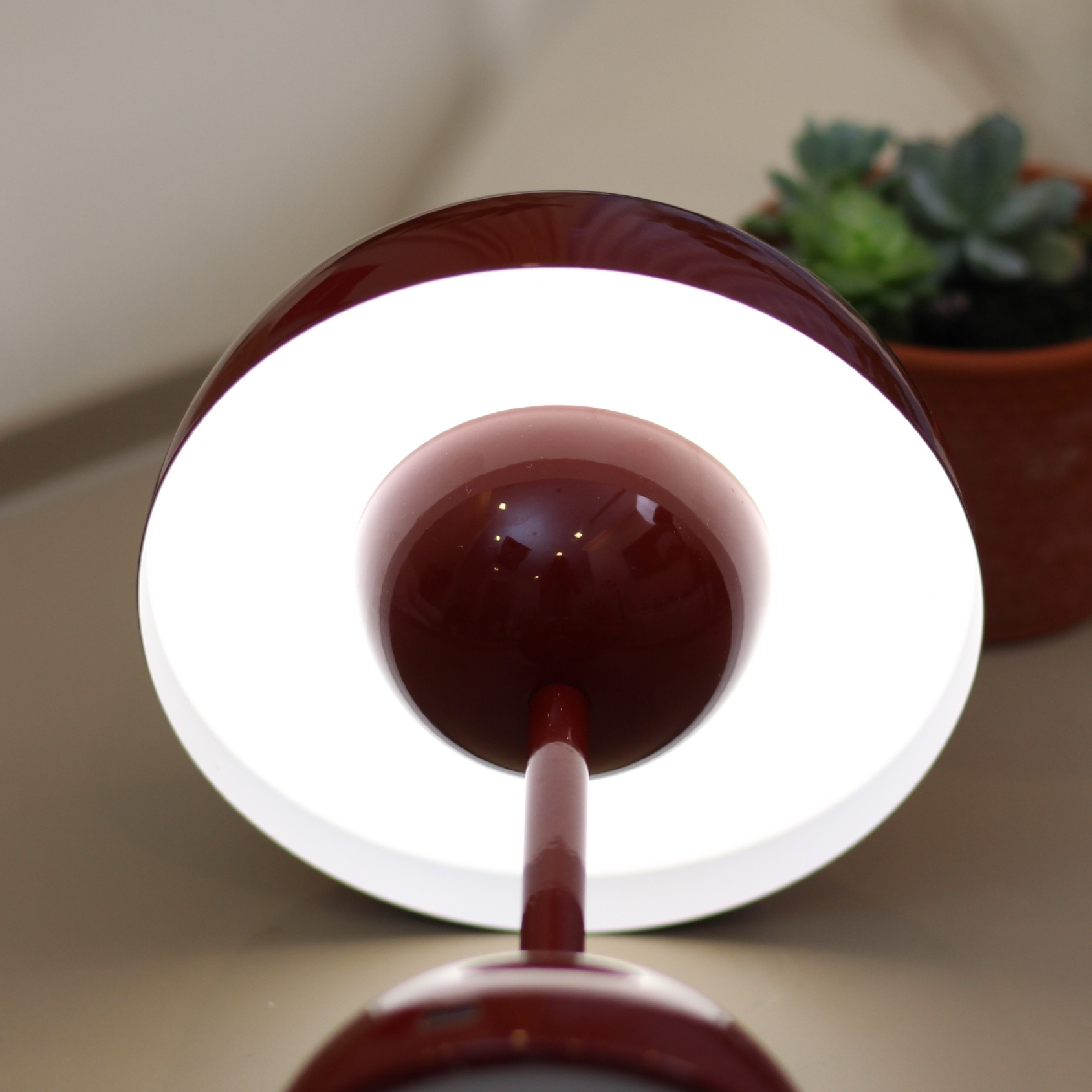 Đèn Bàn Decor Tích Điện HUTA Light For Life Mã BEDNAM