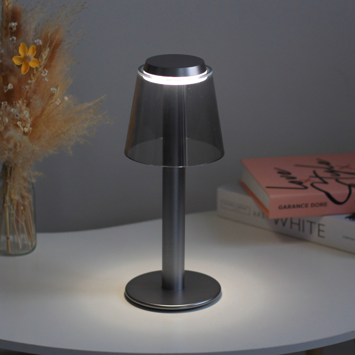 Đèn bàn decor tích điện HUTA Light For Life mã RESBED4