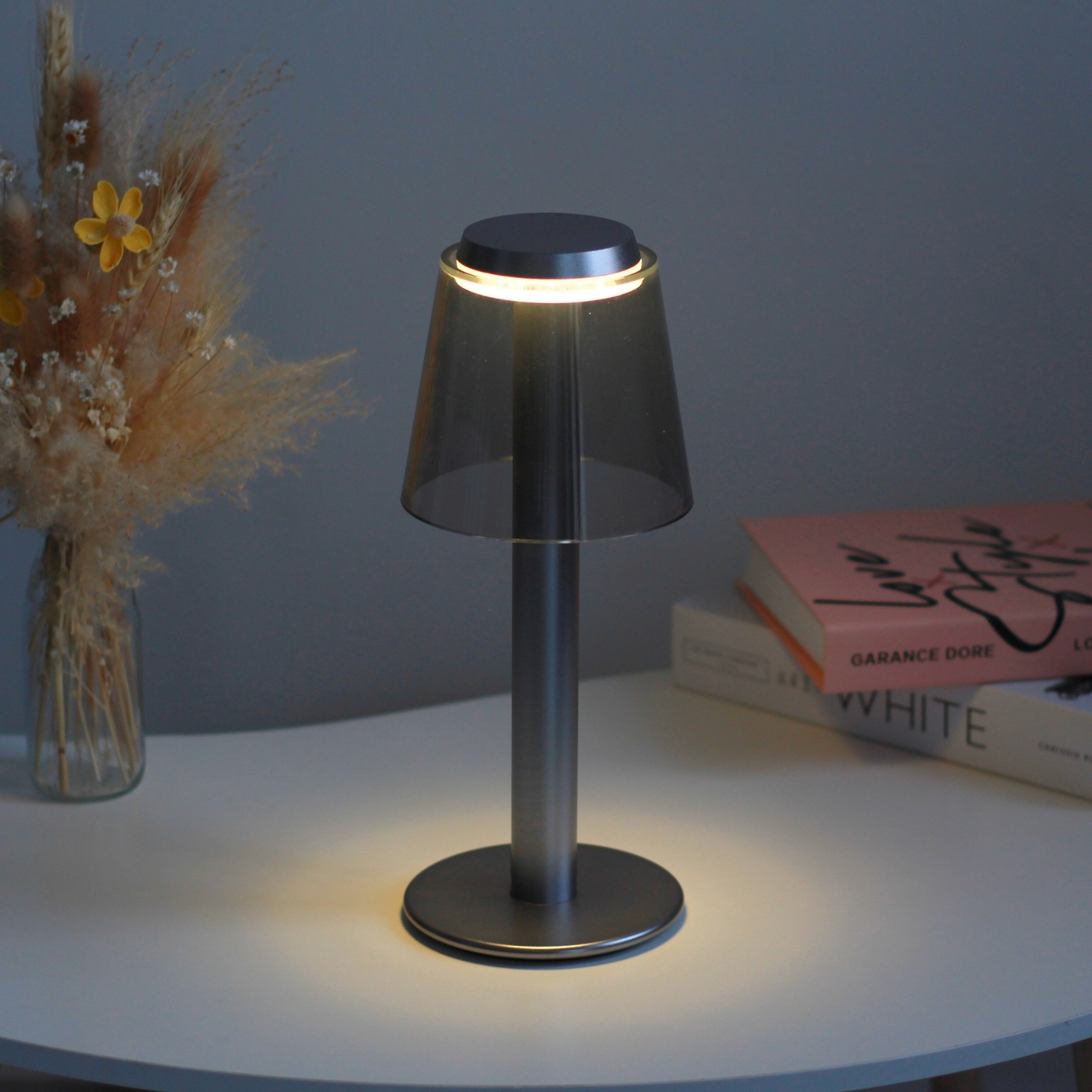 Đèn bàn decor tích điện HUTA Light For Life mã RESBED4