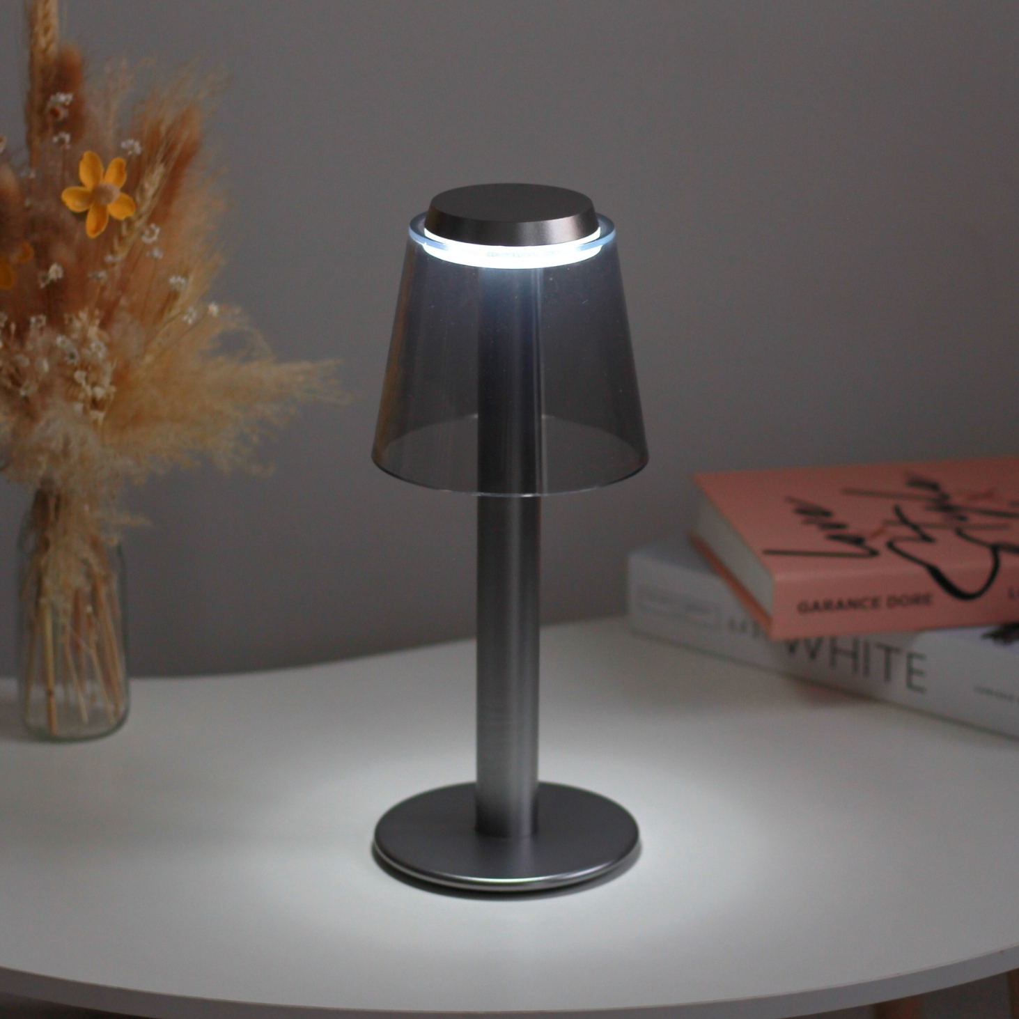 Đèn bàn decor tích điện HUTA Light For Life mã RESBED4