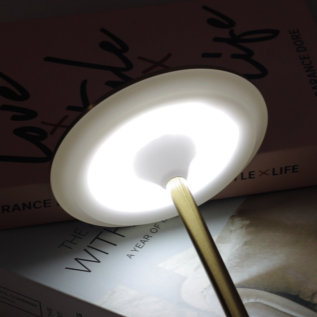 Đèn Bàn Trang Trí Nhà Hàng HUTA Light For Life Mã AL3