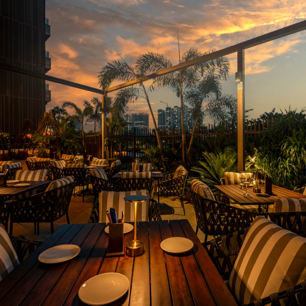 Đèn Bàn Trang Trí Nhà Hàng HUTA Light For Life Mã AL3