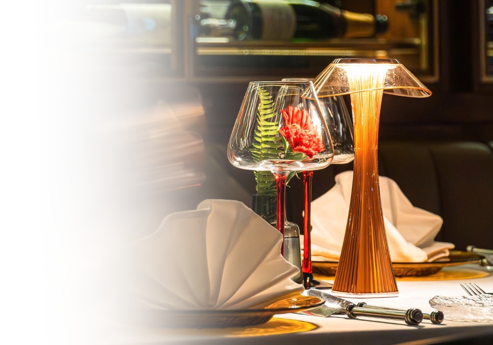 hero ban muon xem den ban nha hang ma et1 1