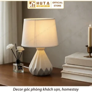 Đèn Ngủ Để Bàn Decor Khách Sạn HUTA Light For Life Phong Cách Tối Giản Sang Trọng Thân Gốm Sứ Mã S13