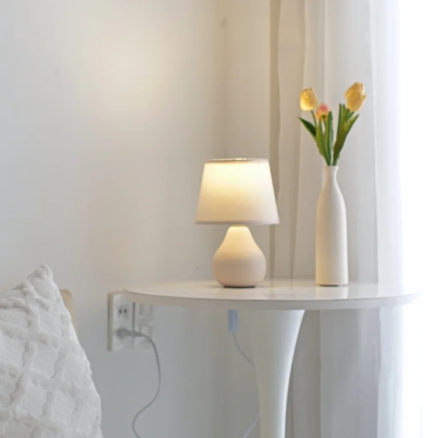 Vai trò của đèn ngủ để bàn khách sạn thân gốm mã S1 trong các mô hình lưu trú và phong cách không gian