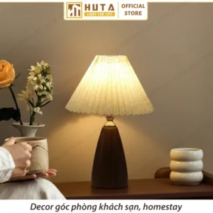 Đèn Ngủ Để Bàn Decor Khách Sạn, Tab Đầu Giường HUTA Light For Life Thân Kim Loại Mã T10