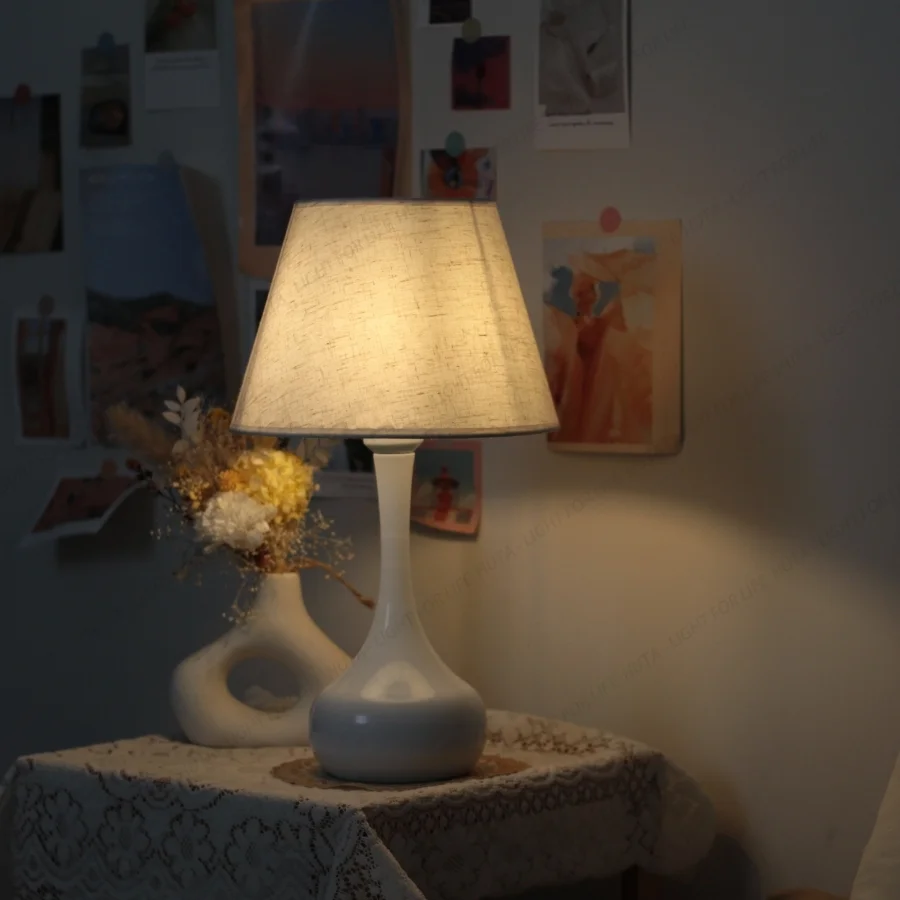 Ứng dụng của đèn ngủ để bàn khách sạn thân kim loại mã T3 và phong cách không gian