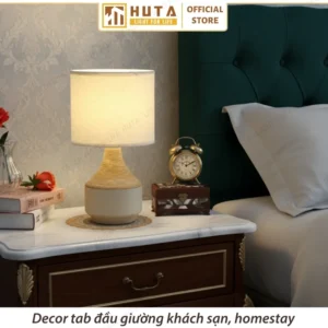 Đèn Ngủ Để Bàn Hiện Đại Cho Khách Sạn HUTA Light For Life Thân Gốm Sứ Mã S14