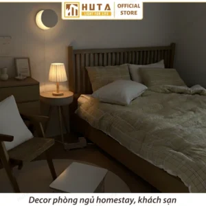Đèn Ngủ Để Bàn Khách Sạn, Tab Đầu Giường HUTA Light For Life Phong Cách Mộc Mạc Thân Gỗ Mã G4