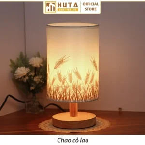 Đèn Ngủ Để Bàn Khách Sạn, Tab Đầu Giường HUTA Light For Life Phong Cách Vintage Thân Gỗ Mã G1