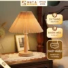 Đèn Ngủ Để Bàn Khách Sạn, Tab Đầu Giường HUTA Light For Life Phong Cách Vintage Thân Gỗ Mã G5