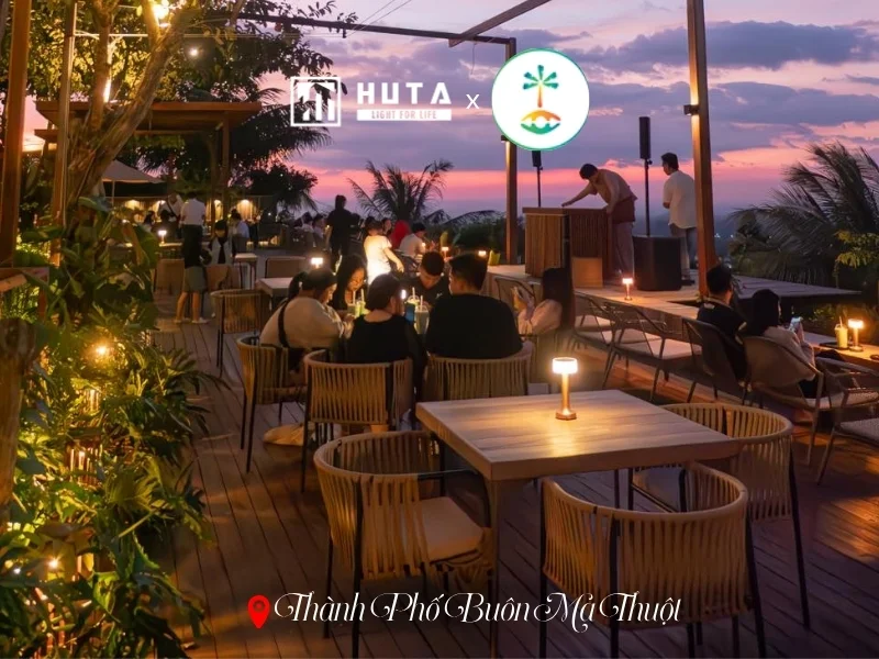 trang chu den ban horeca cho nha hang quan bar 9