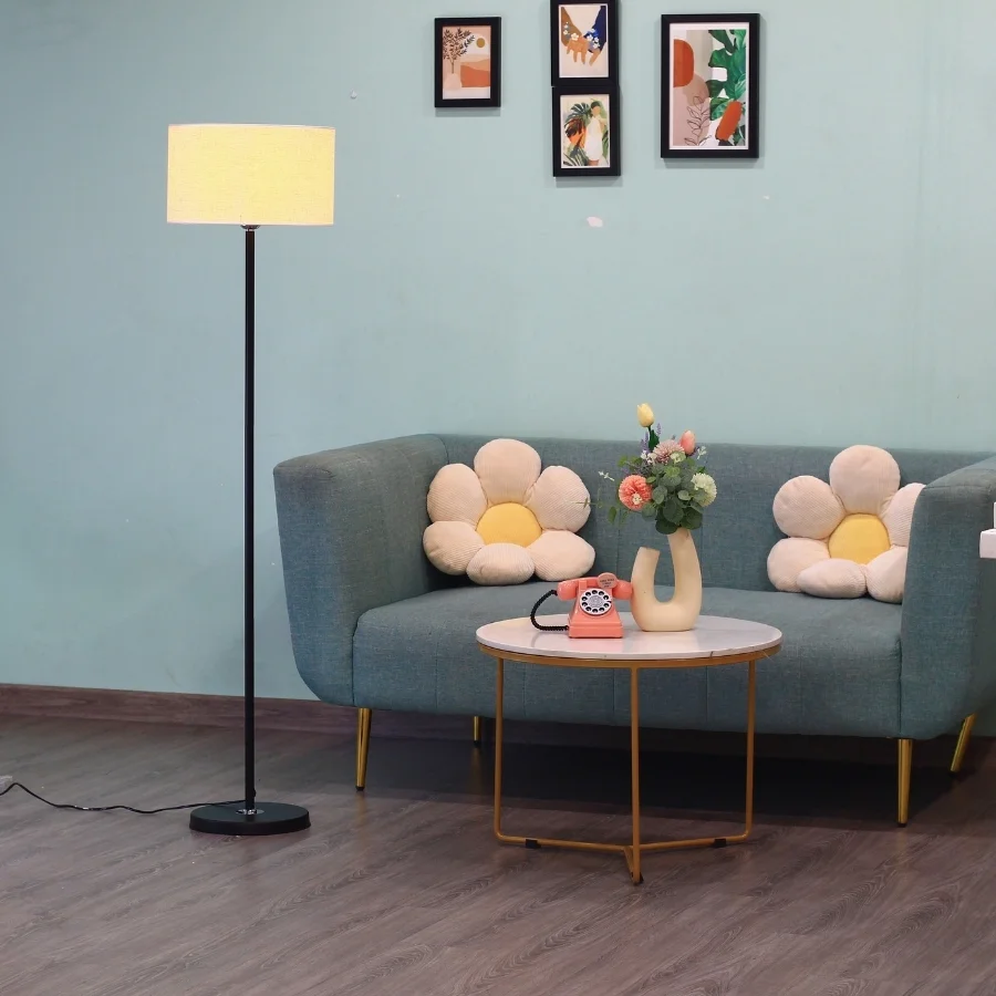 Đèn cây đứng dáng thẳng mã KT4 có thể trang trí ở các vị trí nào?