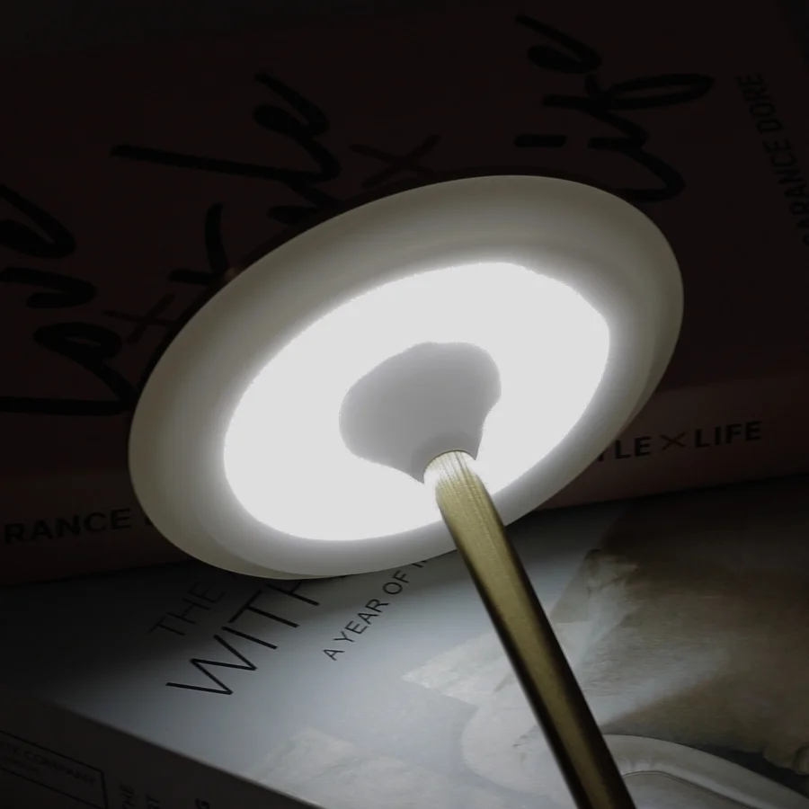 Đèn Bàn Trang Trí Nhà Hàng, Quán Bar HUTA Light For Life Mã AL3