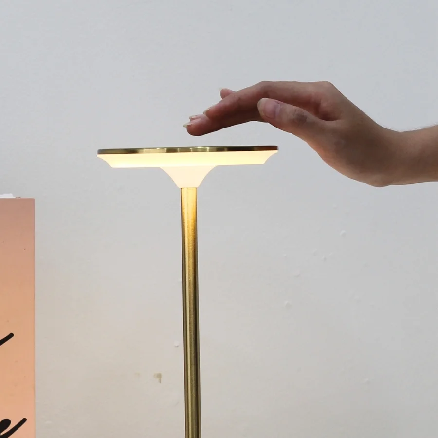 Đèn Bàn Trang Trí Nhà Hàng, Quán Bar HUTA Light For Life Mã AL3